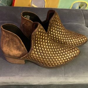 Missed and cloud leather booties. Excellent condition/Size 7